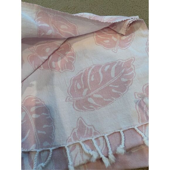 THE BEAUFORT BONNET COMPANY Turkish T Basic Beach Towel -Caicos Canopy Pink - Picture 6 of 8